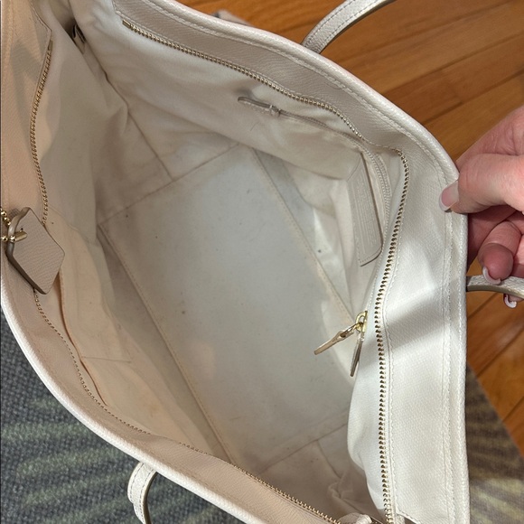 LEATHER TOTE IN CHALK  WHITE - Picture 7 of 11